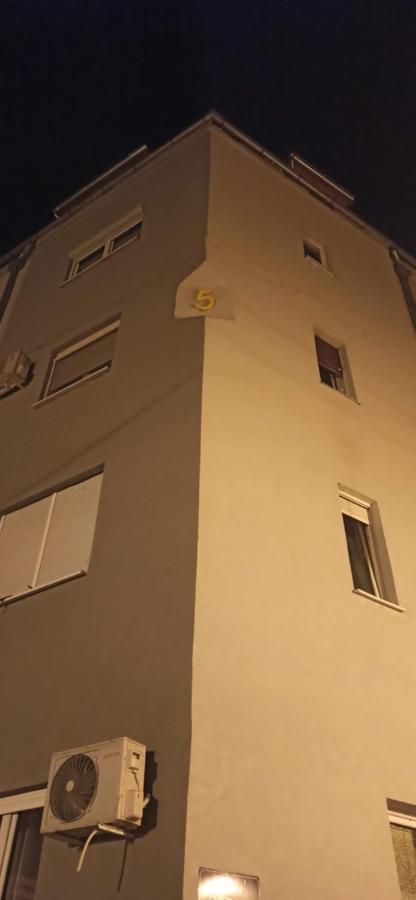 Malac-New Equipped Studio Apartment Within The City Core Novi Sad Exterior foto